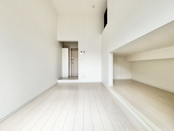 REFINED TASTE 小塚2階1R リビングの画像