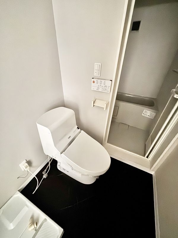 REFINED TASTE 小塚2階1R トイレの画像