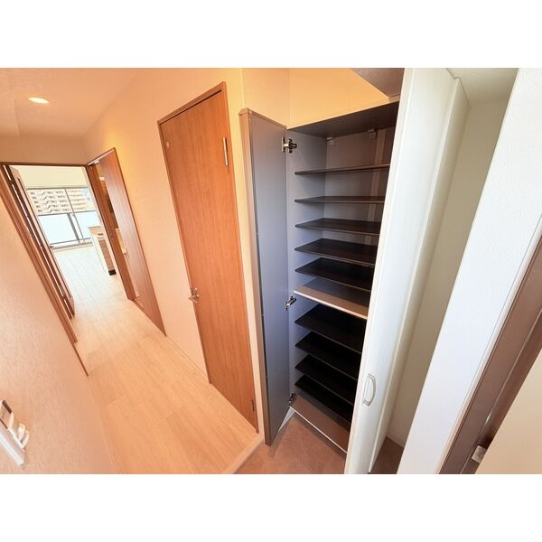 GROOVE豊中レジデンス6階1LDK 玄関の画像