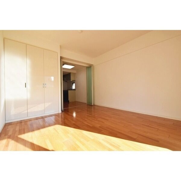 アスリート江坂Ⅱ番館4階1DK リビングの画像