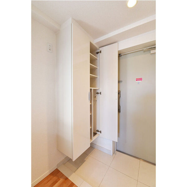 アスリート江坂Ⅱ番館8階1K 玄関の画像