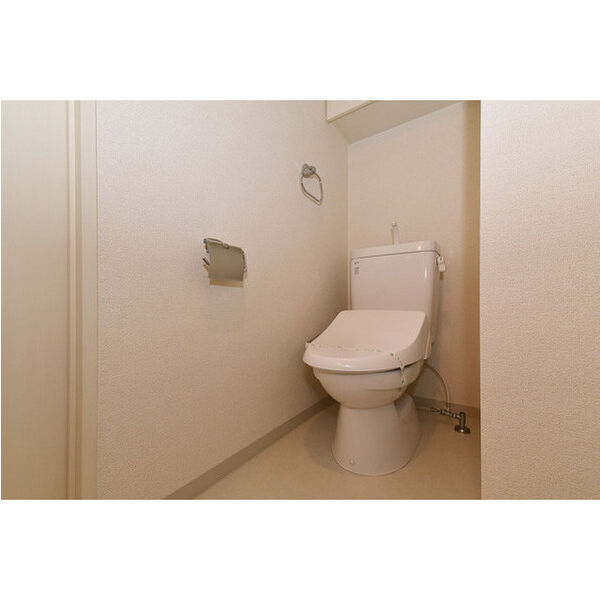 アスリート江坂Ⅱ番館8階1K トイレの画像