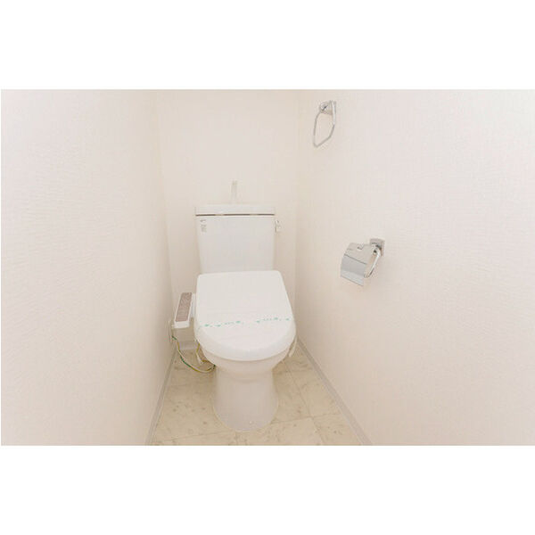 アスリート江坂Ⅱ番館5階1K トイレの画像