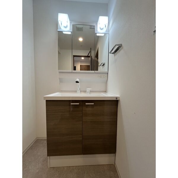 ルフォンプログレ南森町7階2LDK 洗面所の画像