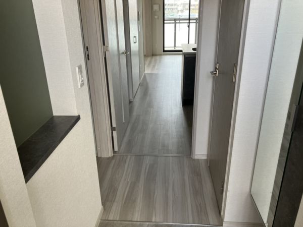 ブランシエスタ南吹田パークサイド8階1LDK 玄関の画像