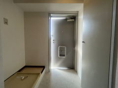 リベルター2階1K 玄関の画像