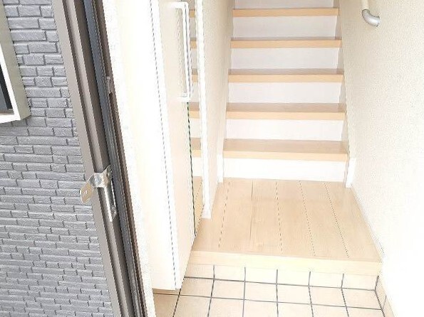 ブランシュシュ2階1LDK 玄関の画像