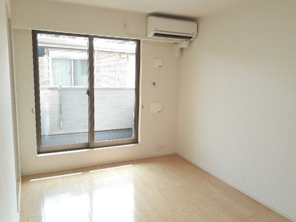 ブランシュシュ2階1LDK リビングの画像