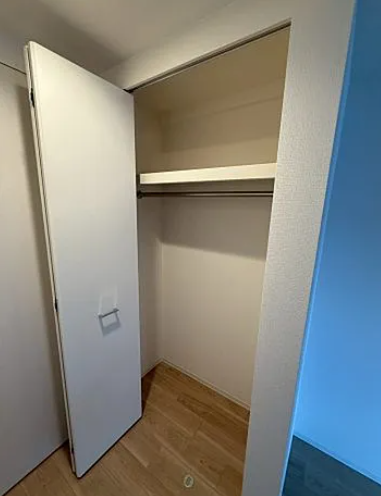 セレニテ東梅田アリエ5階2K 収納の画像