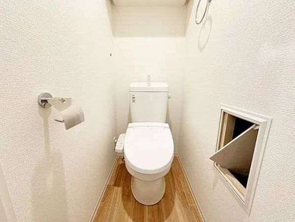 セレニテ東梅田アリエ5階2K トイレの画像