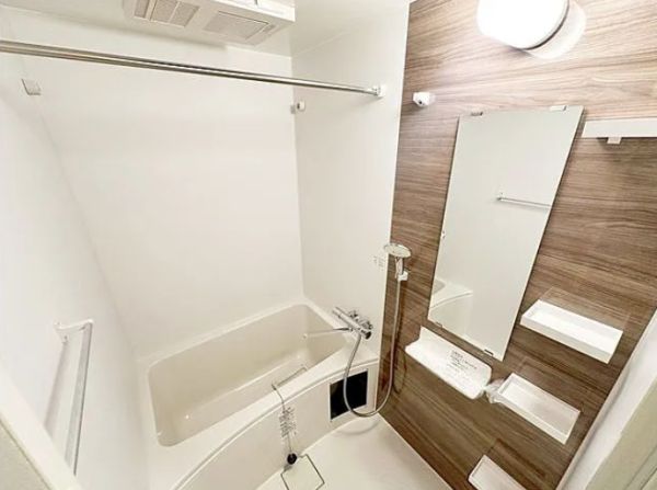 セレニテ東梅田アリエ7階2K お風呂の画像