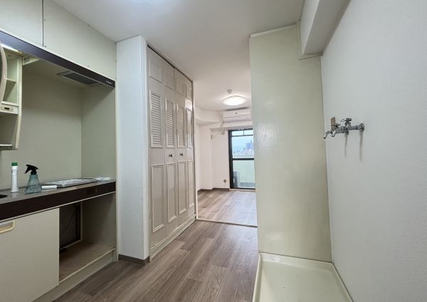 エステイトビル9階1R リビングの画像