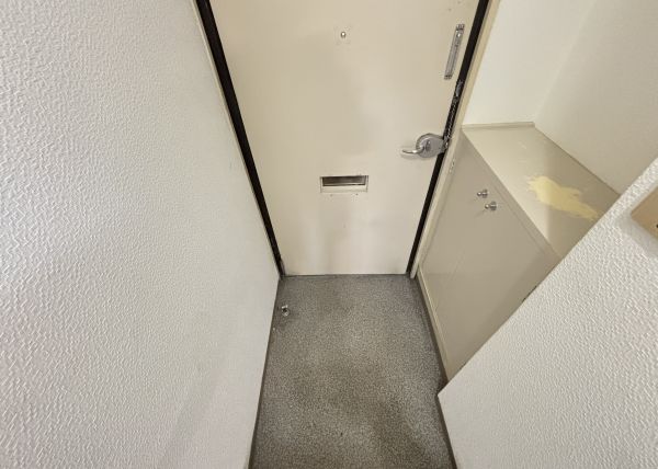 エステイトビル9階1R 玄関の画像