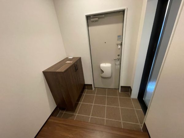 GARAGE YOKONUMA1階1LDK 玄関の画像