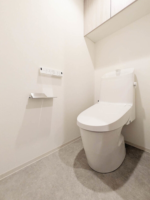 ジオタワー堺筋本町4階3LDK トイレの画像