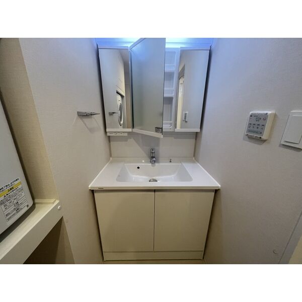 スプランディッド大阪NAMBA LINE11階3LDK 洗面所の画像