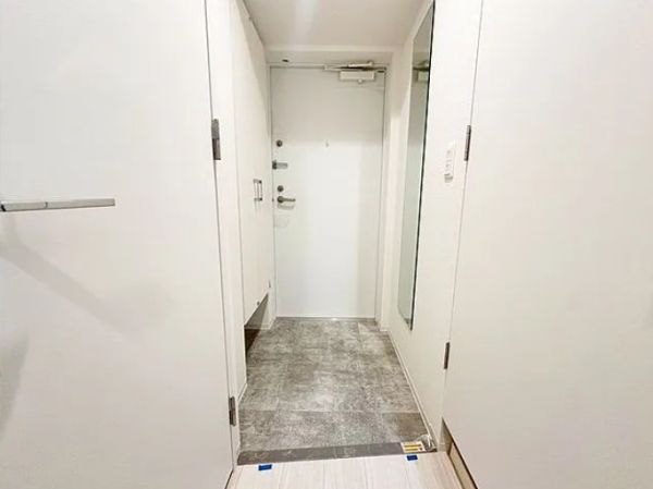 セレニテ東梅田アリエ8階2K 玄関の画像