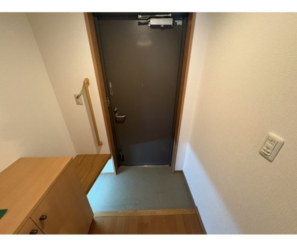エル・セレーノ府中1階1K 玄関の画像
