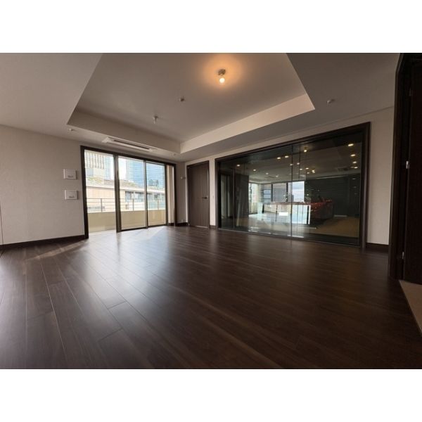 グラングリーン大阪ＴＨＥ　ＮＯＲＴＨ　ＲＥＳＩＤＥＮＣＥ10階2LDK リビングの画像