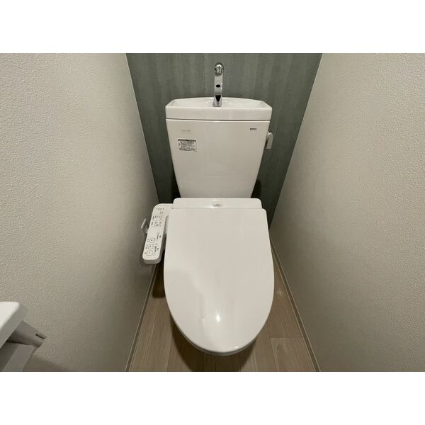 ファーストフィオーレ蛍池ルナーレ4階1K トイレの画像