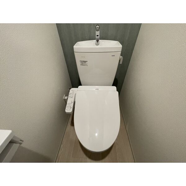ファーストフィオーレ蛍池ルナーレ08階1K トイレの画像