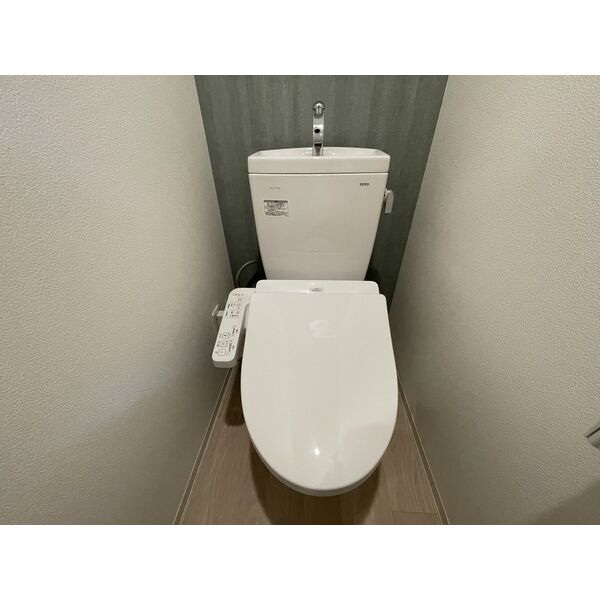 ファーストフィオーレ蛍池ルナーレ11階1K トイレの画像