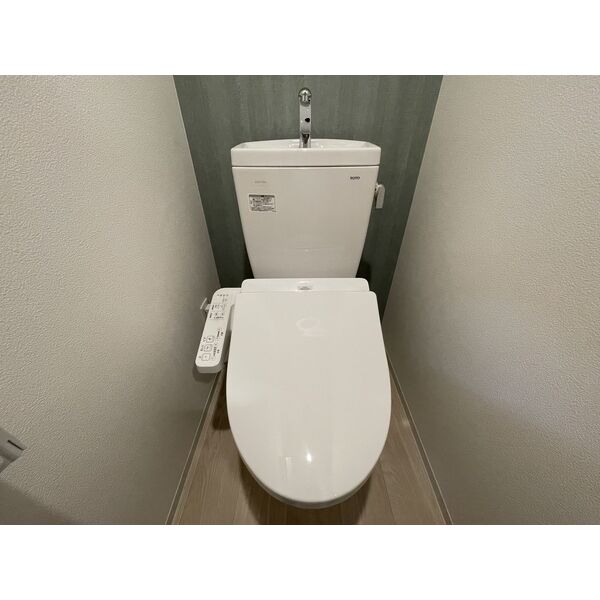 ファーストフィオーレ蛍池ルナーレ11階1K トイレの画像