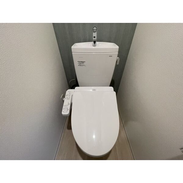 ファーストフィオーレ蛍池ルナーレ10階1K トイレの画像