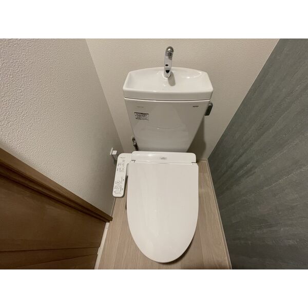 ファーストフィオーレ蛍池ルナーレ09階1DK トイレの画像