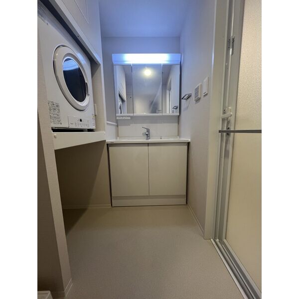 スプランディッド大阪NAMBA LINE11階3LDK 洗面所の画像