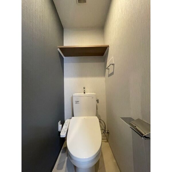ファーストフィオーレ新町ファジスタ11階1K トイレの画像