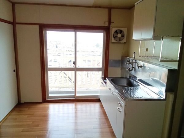 伊丹池尻 1号棟2階3DK リビングの画像