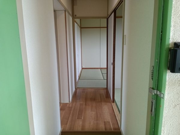 伊丹池尻2号棟5階3DK 玄関の画像