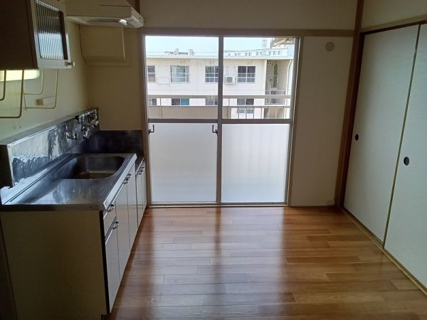 伊丹池尻2号棟5階3DK リビングの画像