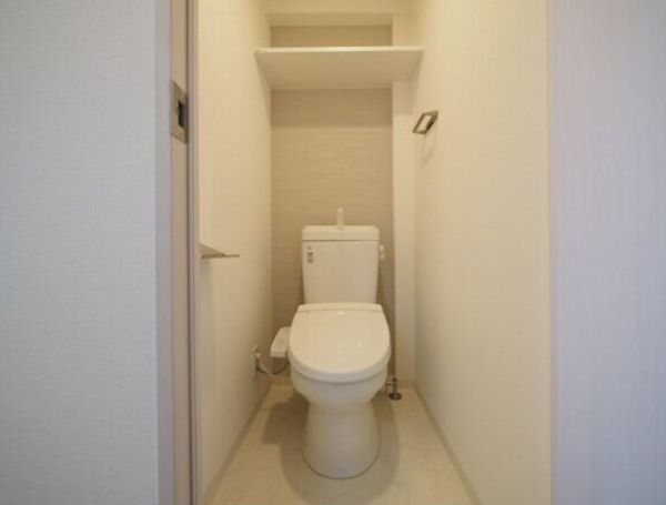 エスリード大阪イーストエッジ4階1K トイレの画像