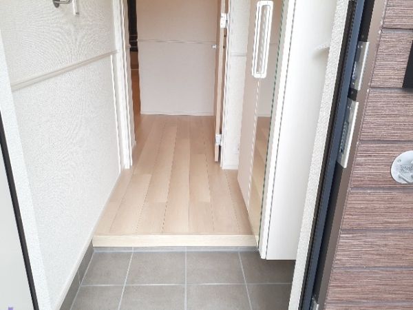 ガーデンプラザ1階1LDK 玄関の画像
